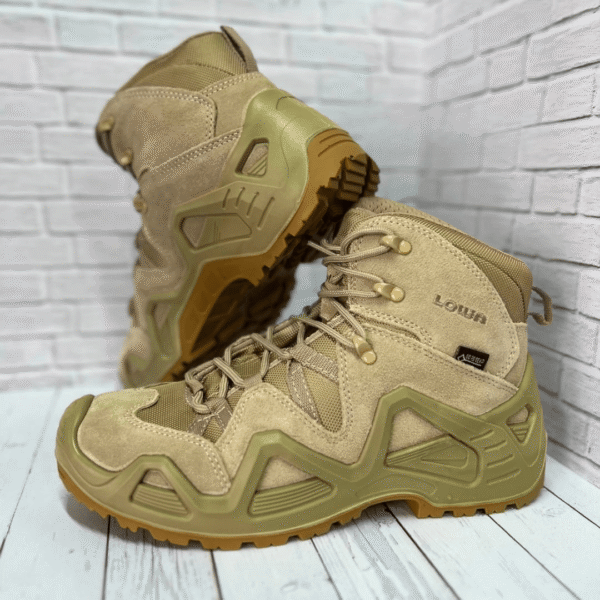 Coyote Brown Lowa Lowcut Hiking Boot - Lightweight, Durable Outdoor Footwear